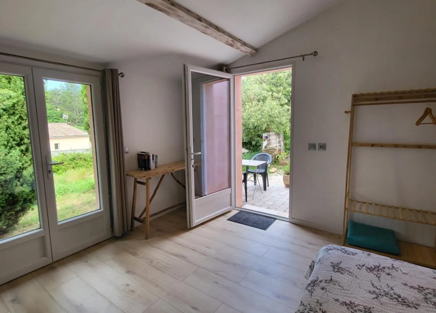 Gites La Sauvasse piscine privée Vagnas Maison d'hôtes